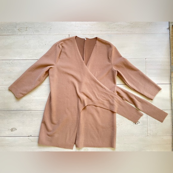 Fleece wrap with tie at side - Picture 5 of 8